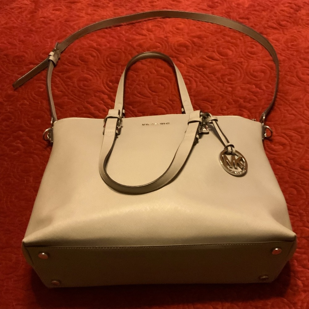 Michael Kors tote bag, great condition, measures 18 wide by 13 depth, MK bag.